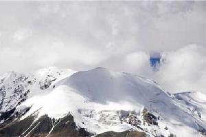 洛阿尼瑪卿雪山