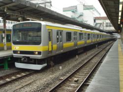 （圖）E231系電車停靠中野站