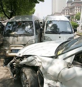 瘋狂水泥車一路撞車撞人不少車遭殃