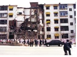 圖為在石家莊爆炸案中被炸塌的石家莊市建一公司宿舍一號樓三單元。