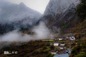 上下雨崩村全景