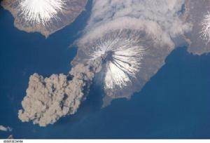 （圖）克利夫蘭火山噴發壯觀場面