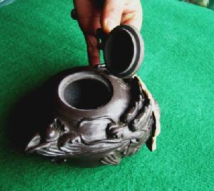 珍稀的“百花石刻茶壺”