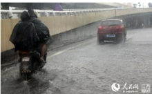 南昌八一橋暴雨