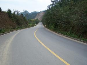 （圖）進鎮柏油路