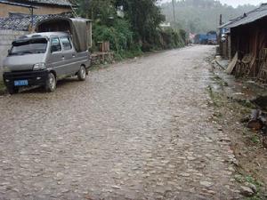 雲南省鳳慶縣勐佑鎮岔路村進村道路