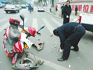 超標電動車車禍現場