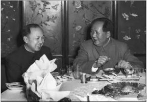 毛澤東主席和錢學森（左）在一起