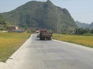 狗街上寨自然村道路