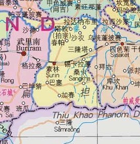 素輦府位於泰國東北部，疆域南連高棉；北瀕瑪哈沙拉堪府和黎府；東毗四色菊府；西臨武里喃府。