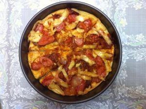 番茄醬汁火腿香腸蔬菜披薩