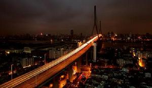 暴風雨前的楊浦大橋