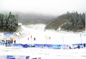 湖南東山峰雲頂滑雪場