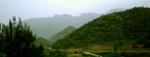 祝寨村背景秦嶺雲台山旅遊區