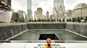 “反省缺失”池上面鐫刻著“9·11”遇難者的姓名