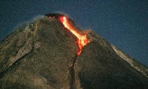 默拉皮火山開始噴出火山灰，印尼政府發出最高級別紅色警報