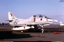 VAQ-33 中隊的 EA-4F 電子戰教練機