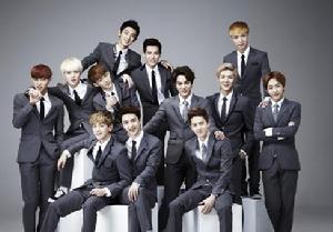 EXO12人合體照