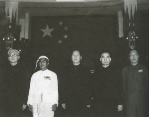 1950年08月07日緬甸聯邦首任駐中華人民共和國特命全權大使吳敏登向毛澤東主席遞交國書後賓主合影。