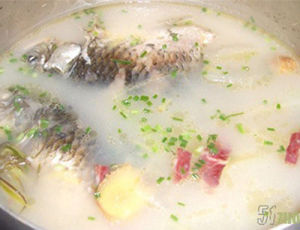 鮮筍鯽魚湯