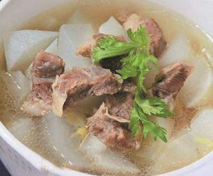 煲蘿蔔牛腩湯