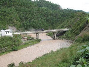 （圖）馬安公路穿境而過 