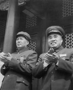 朱德和毛澤東在天安門城樓上