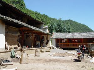 下黑泥平村