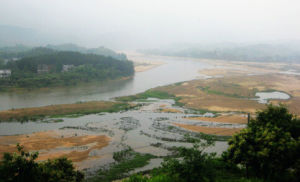 東彎河