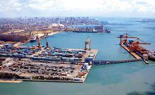 著名的“南方大港”-湛江港碼頭一景