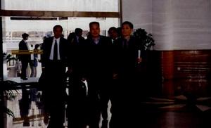 1999年4月12日 國家教育部部張保慶到上海高校後勤服務股份有限公司視察工作
