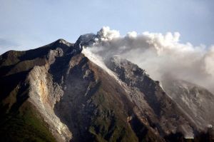 錫納朋火山