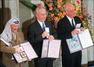 1994年拉賓（右）等三人獲得諾貝爾和平獎