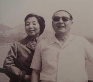 1983年，齊心與習仲勛在山東蓬萊