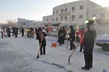 白鹼灘區居民除雪活動