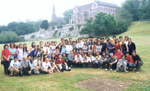 2003年8月，上海芭蕾舞團赴西班牙，在普雷拉達藝術節、聖騰德爾國際藝術節和馬德里夏季藝術節演出6場《葛佩麗婭》。