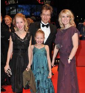 導演托馬斯·溫特伯格的兩個女兒也前來為父親助陣。