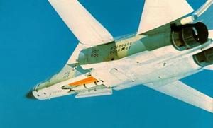 FB-111低空高速飛行。