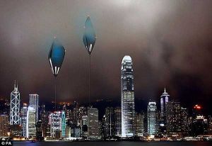 雲中之家：兩個飛艇正在香港上空盤鏇