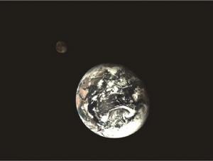 距地54萬千米雙解析度相機拍攝地月合影