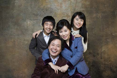 2006年經典韓劇《宮》中林藝真飾演尹恩惠的母親