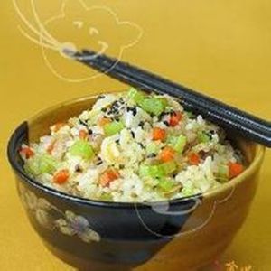 芹菜蘿蔔肉米炒飯