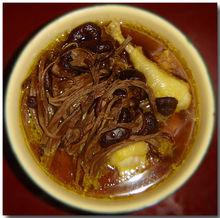 茶樹菇燉雞湯有關圖片