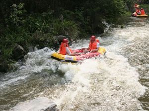 羅琴山九龍峽漂流