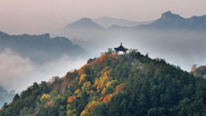 四面雲山