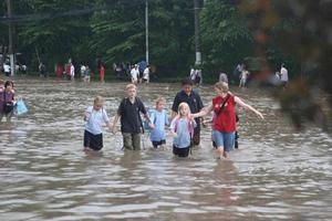 暴雨導致道路積水