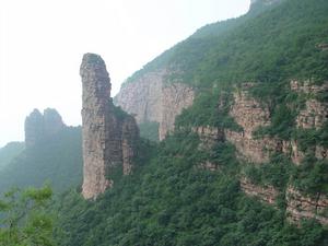 內丘杏嶼拇指山