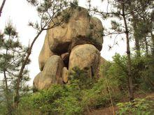 高劉山——壘石門背面