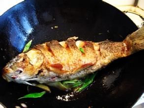 蔥姜蒜燉鯉魚