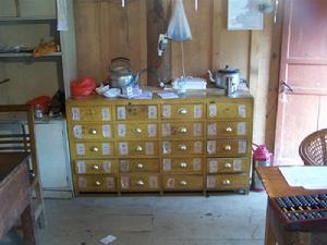 麻櫟山村-衛生所藥櫥